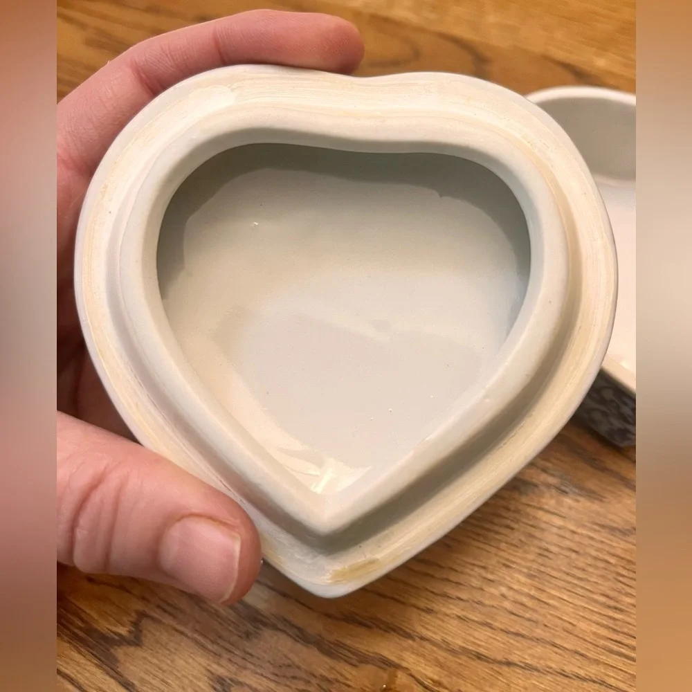 Vintage Chinoiserie Blue White Porcelain Heart Trinket Box Lotus